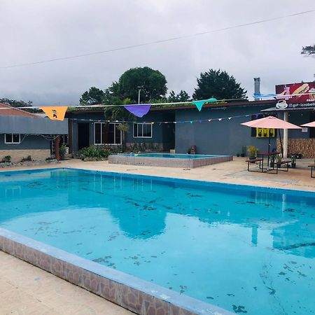 Isabella Hostel And Pool Alto Boquete Eksteriør bilde